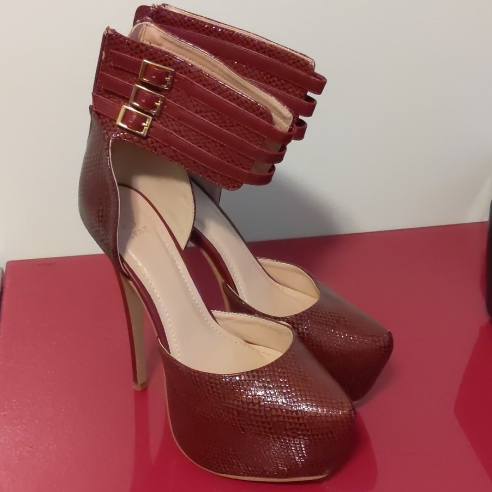Shoes - Picture 4 of 4
